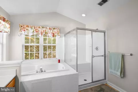 Bath - 866 Stonehurst Ct, Annapolis, MD 21409 photo 1 of 3