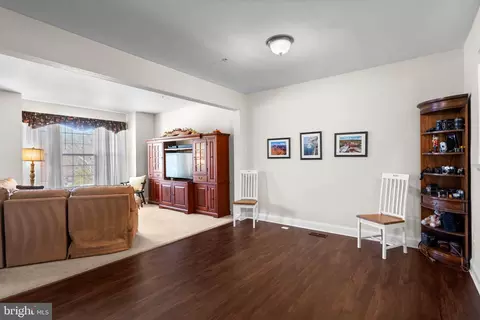 Living - 866 Stonehurst Ct, Annapolis, MD 21409 photo 1 of 2