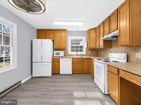 Kitchen - 1508 Cedarhurst Rd, Shady Side, MD 20764 photo 2 of 4