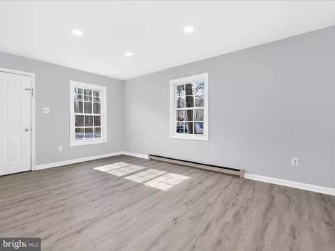Living - 1508 Cedarhurst Rd, Shady Side, MD 20764 photo 4 of 4