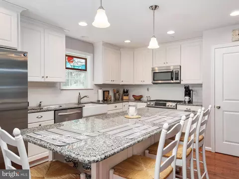 Kitchen - 2062 Knollview Ave, Pasadena, MD 21122 photo 1 of 3