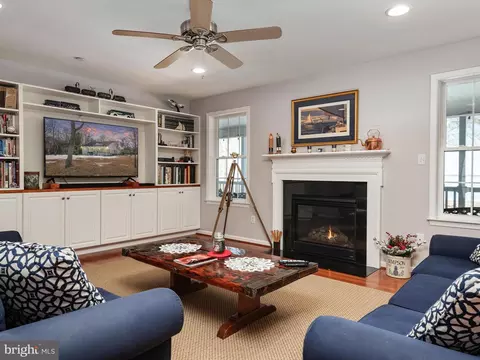 Living - 2062 Knollview Ave, Pasadena, MD 21122 photo 1 of 2