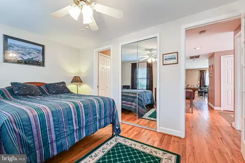 Bedroom - 3602 S River Ter, Edgewater, MD 21037 photo 2 of 5