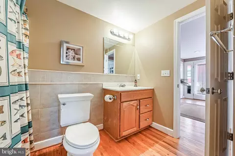 Bath - 3602 S River Ter, Edgewater, MD 21037 photo 4 of 4