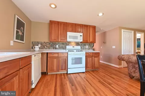 Kitchen - 3602 S River Ter, Edgewater, MD 21037 photo 1 of 2