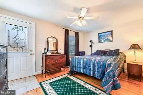 Bedroom - 3602 S River Ter, Edgewater, MD 21037 photo 3 of 5