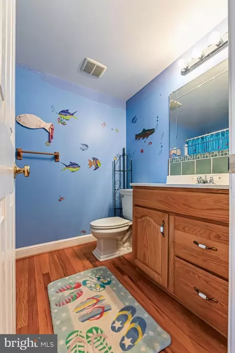 Bath - 3602 S River Ter, Edgewater, MD 21037 photo 2 of 4