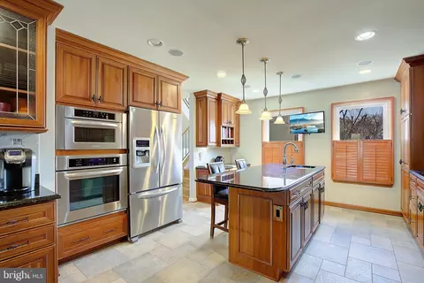 Kitchen - 2454 Vineyard Ln, Crofton, MD 21114 photo 3 of 7
