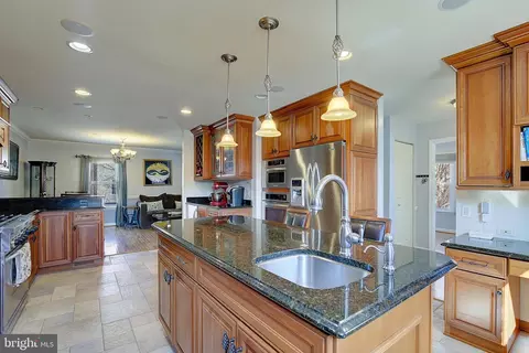 Kitchen - 2454 Vineyard Ln, Crofton, MD 21114 photo 5 of 7