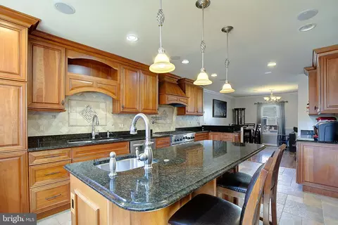 Kitchen - 2454 Vineyard Ln, Crofton, MD 21114 photo 6 of 7