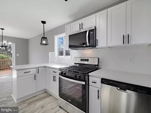 3 Gerald Ct, Severn, MD 21144 photo 2