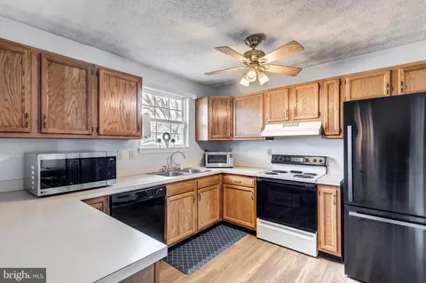 Kitchen - 908 Longview Ave, Pasadena, MD 21122 photo 3 of 4