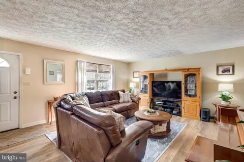 Living - 908 Longview Ave, Pasadena, MD 21122 photo 1 of 1