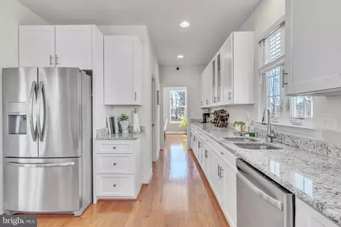 Entry Way - 814 Birch Ave, North Beach, MD 20714 photo 5 of 6