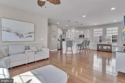 Entry Way - 814 Birch Ave, North Beach, MD 20714 photo 2 of 6