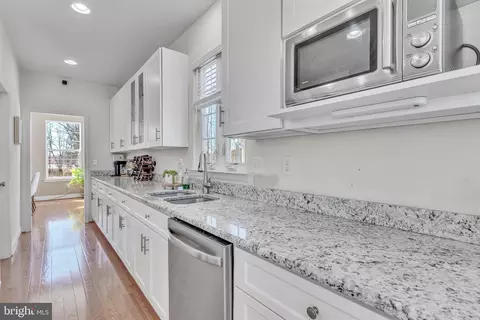 Entry Way - 814 Birch Ave, North Beach, MD 20714 photo 3 of 6
