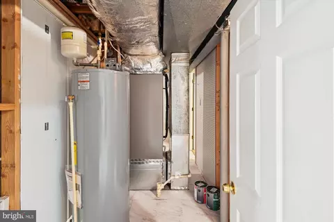 Entry Way - 877 Doris Dr, Arnold, MD 21012 photo 4 of 4