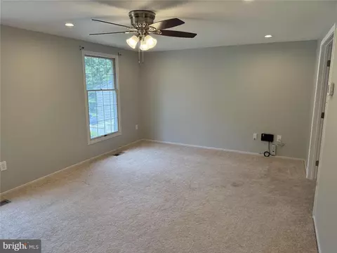 Living - 877 Doris Dr, Arnold, MD 21012 photo 2 of 3