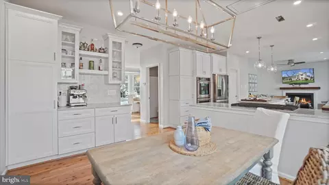 Entry Way - 2801 Elsa Ct, Crofton, MD 21114 photo 2 of 11