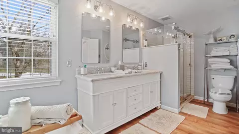 Bath - 2801 Elsa Ct, Crofton, MD 21114 photo 4 of 6