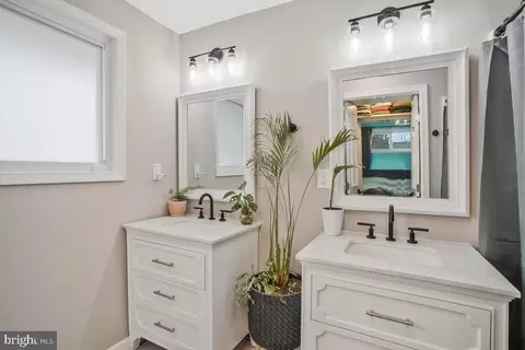 Bath - 5983 Tyler Rd, Deale, MD 20751 photo 1 of 2