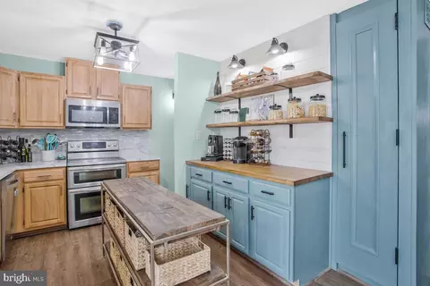 Kitchen - 5983 Tyler Rd, Deale, MD 20751 photo 2 of 4
