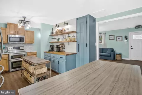 Entry Way - 5983 Tyler Rd, Deale, MD 20751 photo 1 of 1
