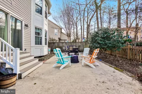 Exterior - 2115 Crossgate Dr, Crofton, MD 21114 photo 4 of 5