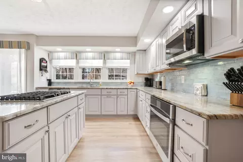 Kitchen - 2115 Crossgate Dr, Crofton, MD 21114 photo 2 of 7