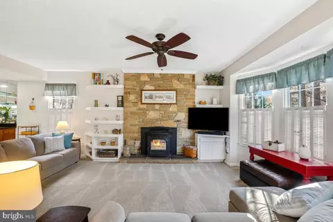 Living - 2115 Crossgate Dr, Crofton, MD 21114 photo 1 of 4