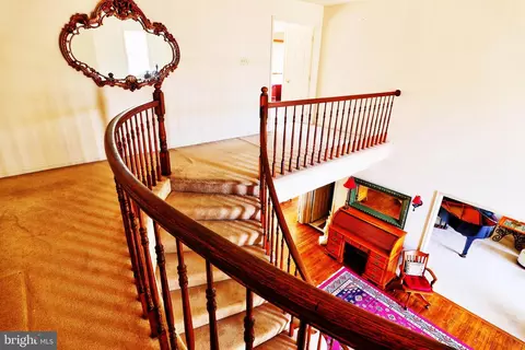 Entry Way - 303 Maro Rd, Pasadena, MD 21122 photo 4 of 8