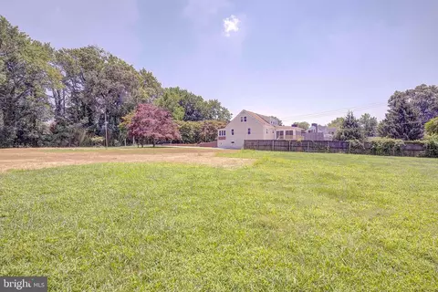 15 Elliott Rd, Annapolis, MD 21403