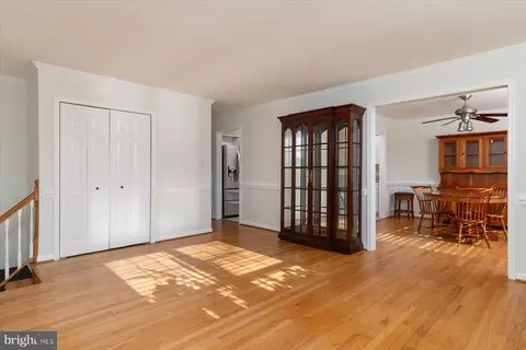 512 Williamsburg Ln, Odenton, MD 21113 photo 5