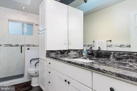 512 Williamsburg Ln, Odenton, MD 21113 photo 3