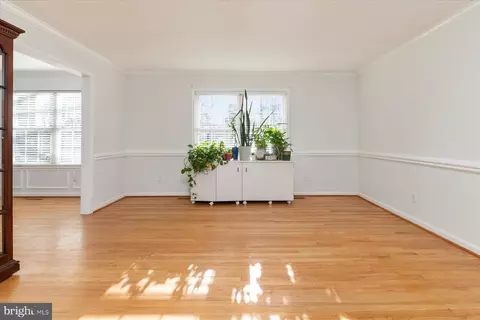512 Williamsburg Ln, Odenton, MD 21113 photo 4