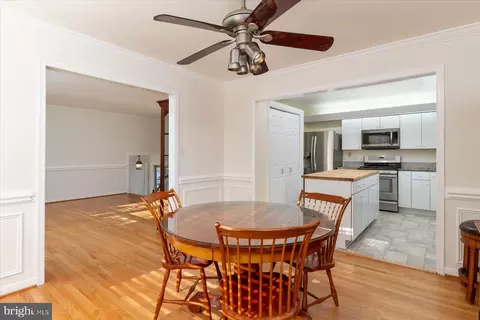 512 Williamsburg Ln, Odenton, MD 21113 photo 8