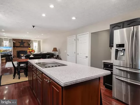 Kitchen - 8118 Buttercup Ln E, Pasadena, MD 21122 photo 6 of 6