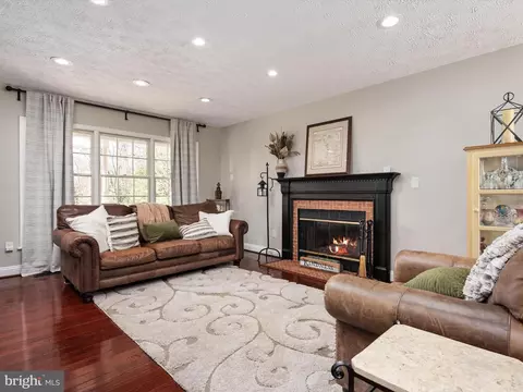 Living - 8118 Buttercup Ln E, Pasadena, MD 21122 photo 2 of 4