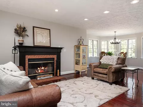 Living - 8118 Buttercup Ln E, Pasadena, MD 21122 photo 1 of 4