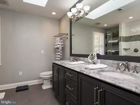 Bath - 8118 Buttercup Ln E, Pasadena, MD 21122 photo 2 of 6