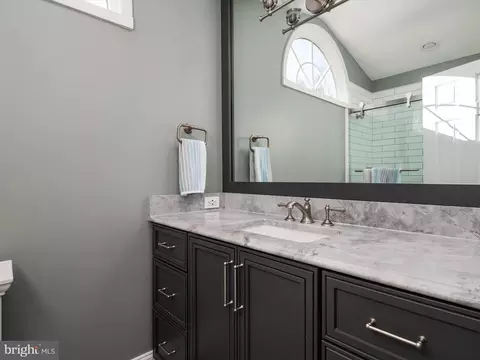 Bath - 8118 Buttercup Ln E, Pasadena, MD 21122 photo 4 of 6