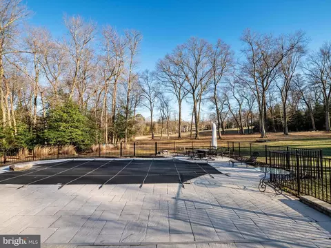 Exterior - 8118 Buttercup Ln E, Pasadena, MD 21122 photo 13 of 26