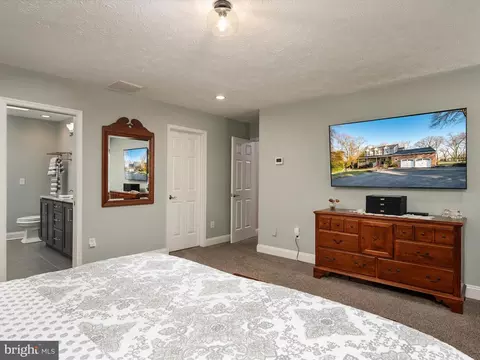 Bedroom - 8118 Buttercup Ln E, Pasadena, MD 21122 photo 3 of 7