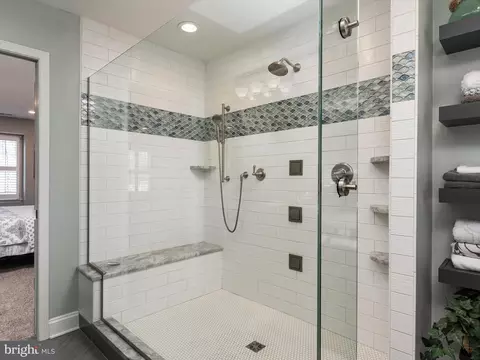 Bath - 8118 Buttercup Ln E, Pasadena, MD 21122 photo 3 of 6