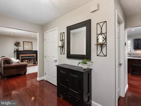 Entry Way - 8118 Buttercup Ln E, Pasadena, MD 21122 photo 2 of 3