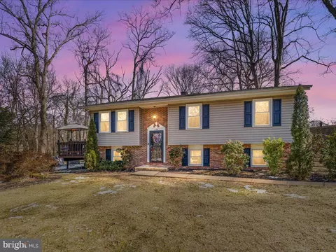 259 4th St, Pasadena, MD 21122