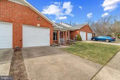806 Midship Ct, Annapolis, MD 21401 photo 2