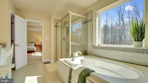 Entry Way - 7611 Gigur Dr, Hanover, MD 21076 photo 14 of 20