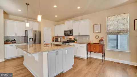 Kitchen - 7611 Gigur Dr, Hanover, MD 21076 photo 2 of 4