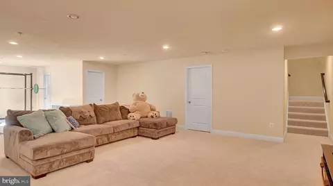 Entry Way - 7611 Gigur Dr, Hanover, MD 21076 photo 19 of 20